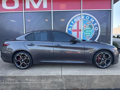 2022 Alfa Romeo Giulia Veloce