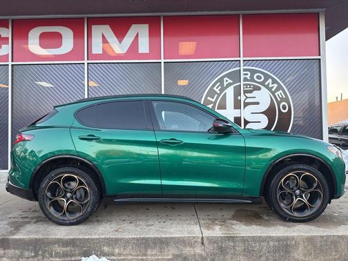 Verde Fangio Metallic 2025 Alfa Romeo Stelvio Sprint AWD