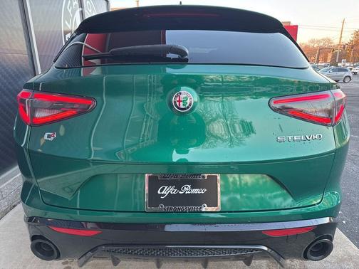 Verde Fangio Metallic 2025 Alfa Romeo Stelvio Sprint AWD
