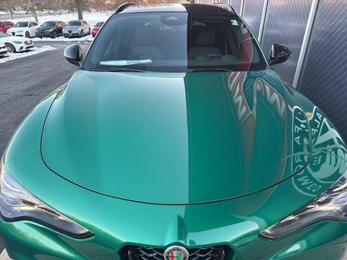 Verde Fangio Metallic 2025 Alfa Romeo Stelvio Sprint AWD