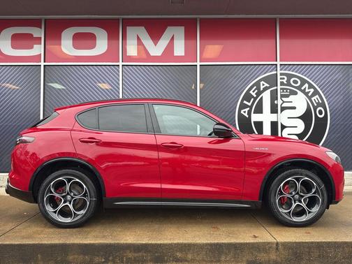 2025 Alfa Romeo Stelvio Sprint AWD