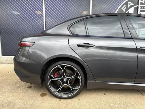 Vesuvio Gray Metallic 2024 Alfa Romeo Giulia Veloce AWD