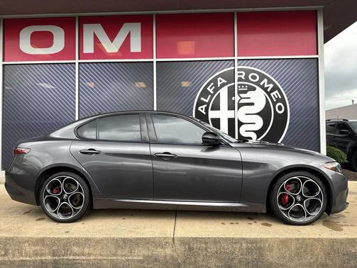 Vesuvio Gray Metallic 2024 Alfa Romeo Giulia Veloce AWD