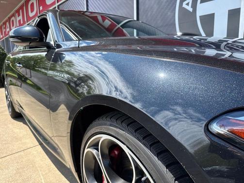 Vulcano Black Metallic 2022 Alfa Romeo Giulia Veloce