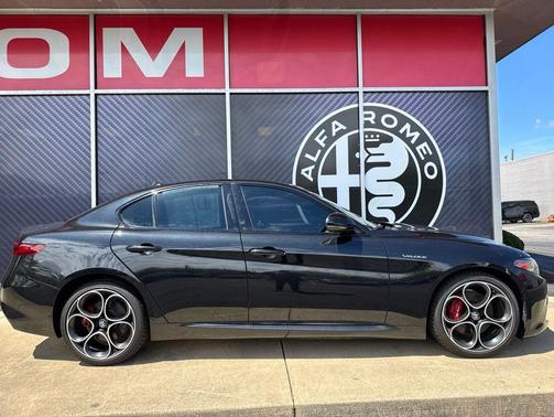 Vulcano Black Metallic 2022 Alfa Romeo Giulia Veloce