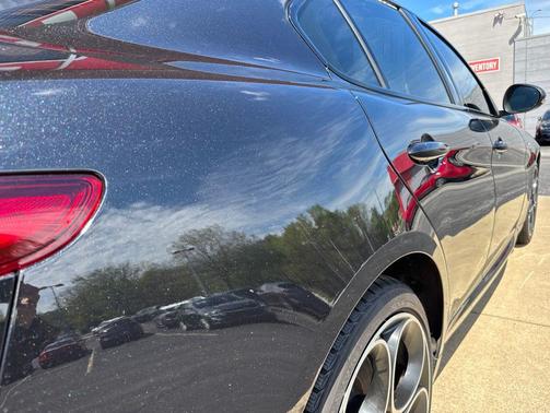 Vulcano Black Metallic 2022 Alfa Romeo Giulia Veloce