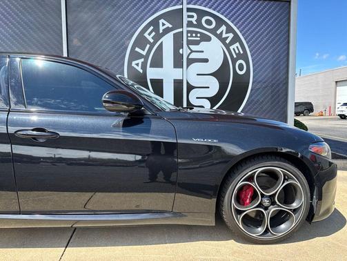 Vulcano Black Metallic 2022 Alfa Romeo Giulia Veloce