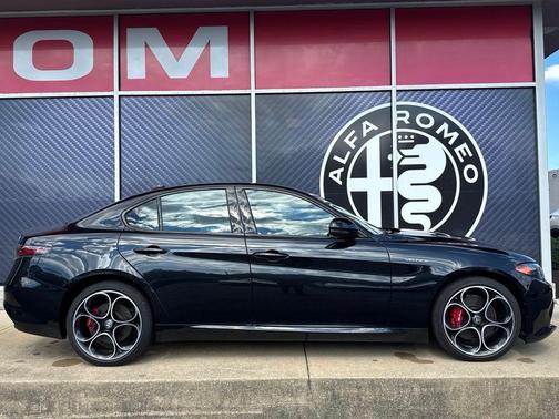Black Metallic 2024 Alfa Romeo Giulia Veloce AWD