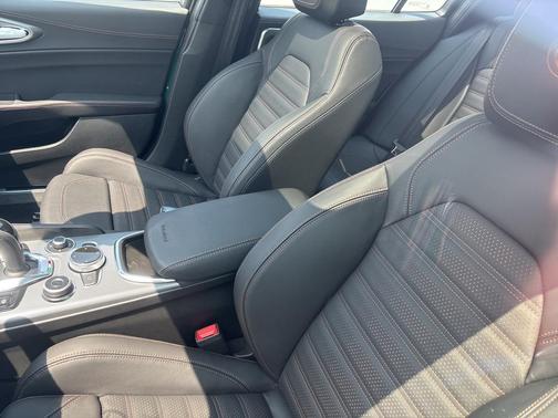 2025 Alfa Romeo Giulia Intensa AWD