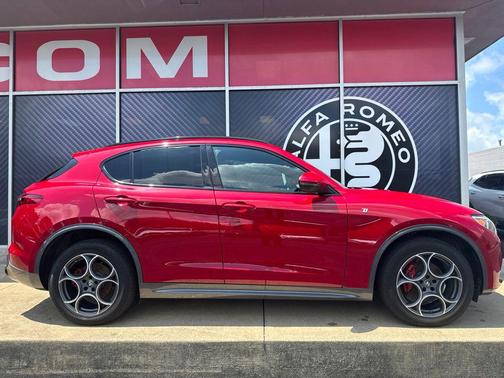 Alfa Rosso 2023 Alfa Romeo Stelvio Ti