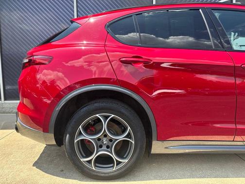 Alfa Rosso 2023 Alfa Romeo Stelvio Ti