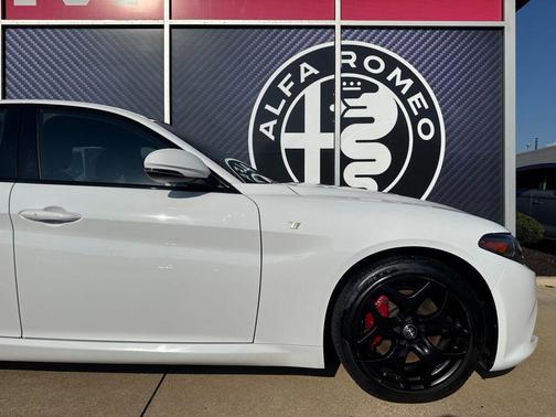 Alfa White 2022 Alfa Romeo Giulia Ti