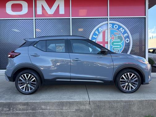 2021 Nissan Kicks SR