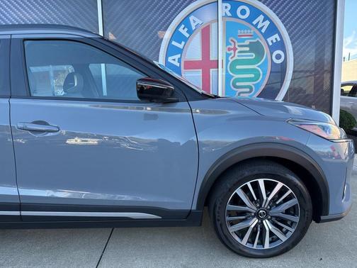 2021 Nissan Kicks SR