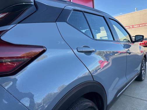 2021 Nissan Kicks SR