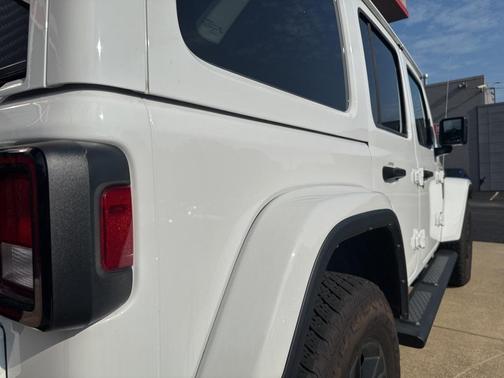 2023 Jeep Wrangler 4-Door Sahara Altitude 4x4