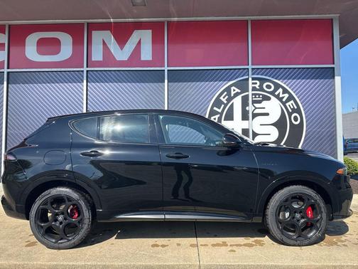 Alfa Black 2026 Alfa Romeo Tonale Veloce AWD