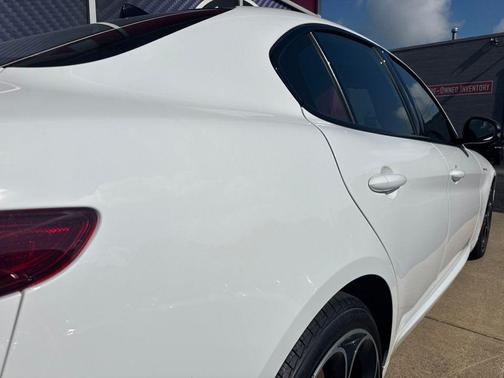 Alfa White 2023 Alfa Romeo Giulia Veloce AWD