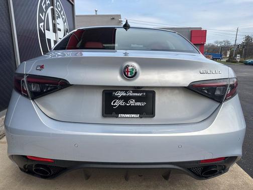 Moonlight Gray Metallic 2026 Alfa Romeo Giulia Base
