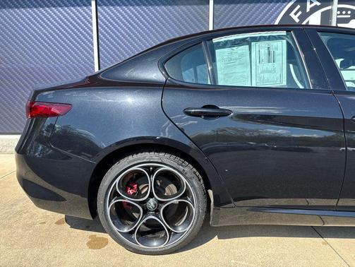Vulcano Black Metallic 2023 Alfa Romeo Giulia Veloce AWD