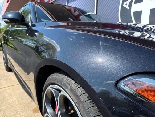 Vulcano Black Metallic 2023 Alfa Romeo Giulia Veloce AWD