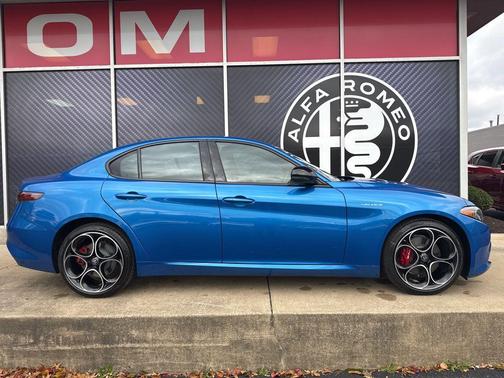Misano Blue Metallic 2025 Alfa Romeo Giulia AWD