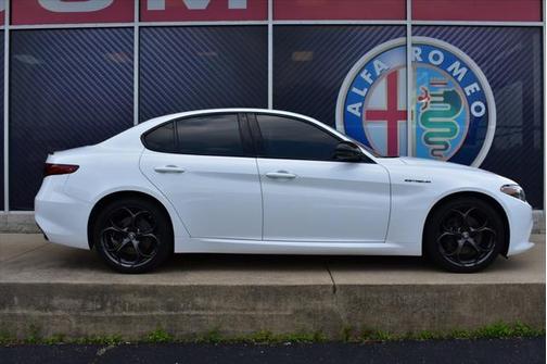 2023 Alfa Romeo Giulia Estrema AWD