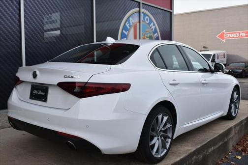 2021 Alfa Romeo Giulia Base