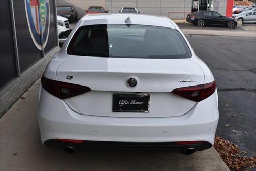 2021 Alfa Romeo Giulia Base