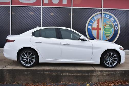 2021 Alfa Romeo Giulia Base
