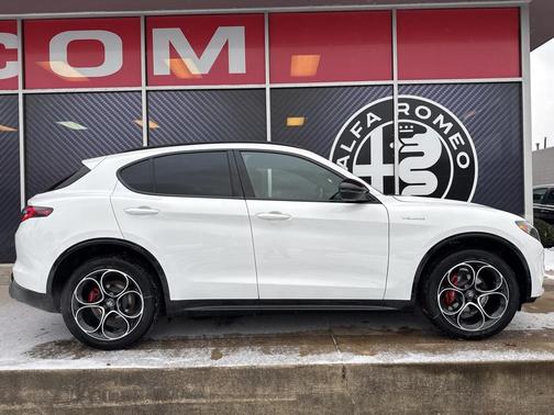 2025 Alfa Romeo Stelvio Sprint AWD
