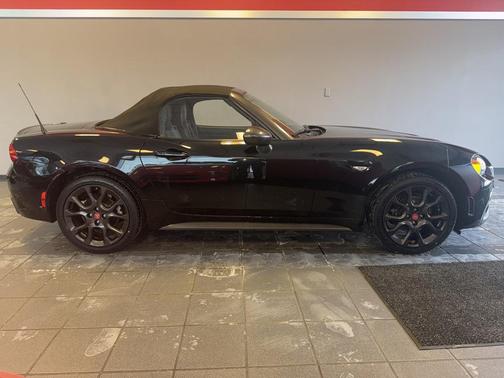 2018 FIAT 124 Spider Base