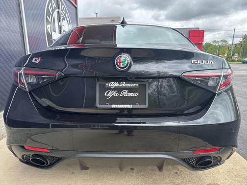 Vulcano Black Metallic 2026 Alfa Romeo Giulia AWD