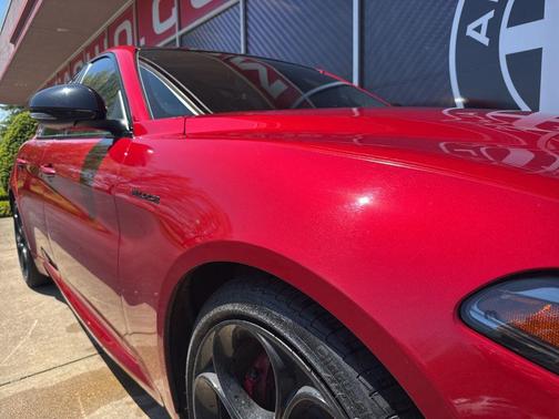 Rosso Etna 2023 Alfa Romeo Giulia Veloce AWD