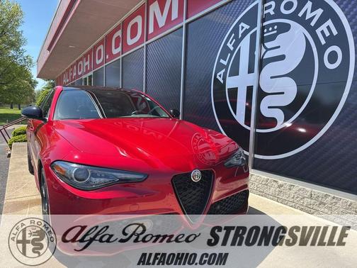 Rosso Etna 2023 Alfa Romeo Giulia Veloce AWD