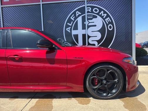 Rosso Etna 2023 Alfa Romeo Giulia Veloce AWD