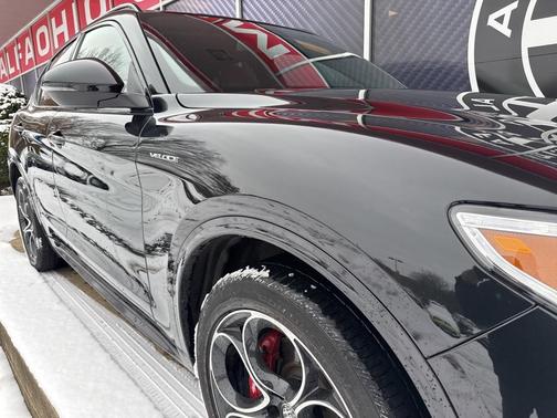 2023 Alfa Romeo Stelvio Veloce AWD