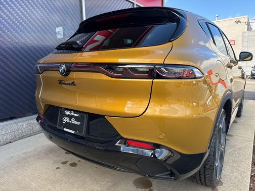 Giallo Ocra 2026 Alfa Romeo Tonale Veloce AWD