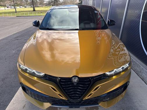 Giallo Ocra 2026 Alfa Romeo Tonale Veloce AWD