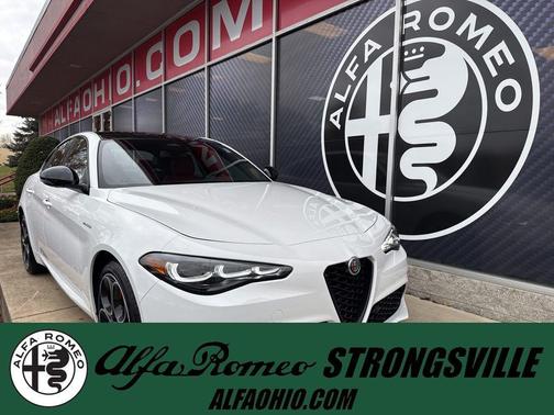 Milano White 2025 Alfa Romeo Giulia AWD
