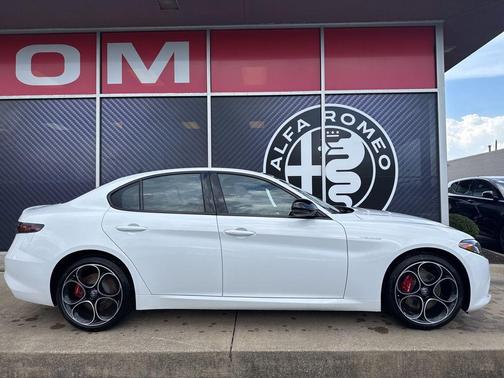 Milano White 2026 Alfa Romeo Giulia Base