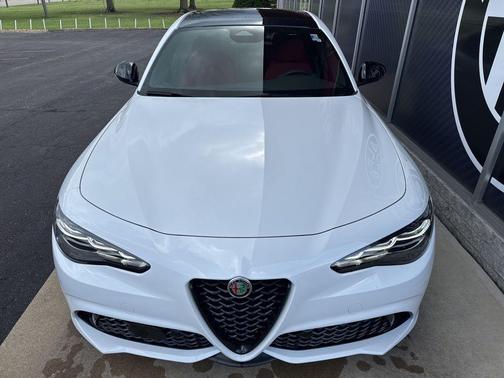 Milano White 2026 Alfa Romeo Giulia Base