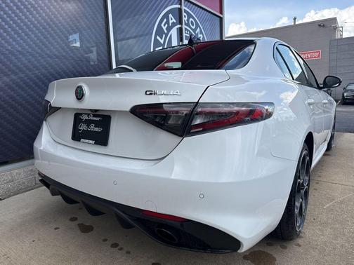 Milano White 2026 Alfa Romeo Giulia Base