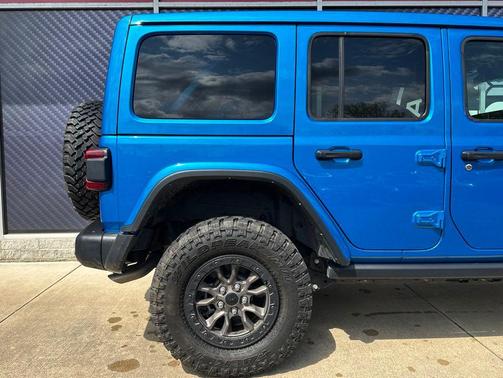 Hydro Blue Pearlcoat 2023 Jeep Wrangler Rubicon 392