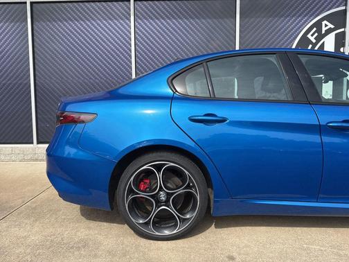 Misano Blue Metallic 2024 Alfa Romeo Giulia Veloce AWD