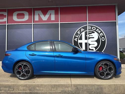 Misano Blue Metallic 2024 Alfa Romeo Giulia Veloce AWD