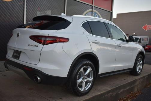 Photo 3 of 22 of 2020 Alfa Romeo Stelvio Base