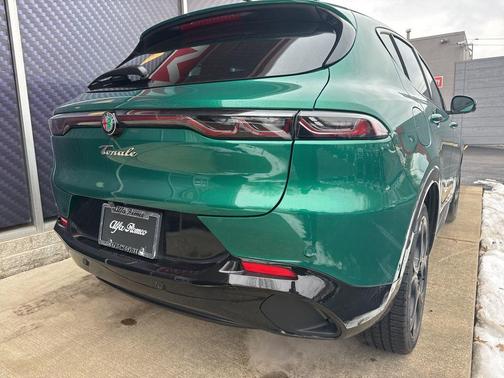 Verde Fangio Metallic 2025 Alfa Romeo Tonale Intensa AWD