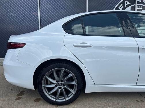 Alfa White 2022 Alfa Romeo Giulia Ti