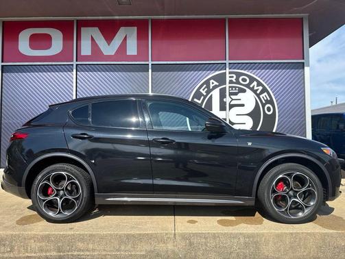 Vulcano Black Metallic 2023 Alfa Romeo Stelvio Ti